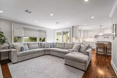 95 Muirfield Road, Rockville Centre, NY 11570 - Photo 6