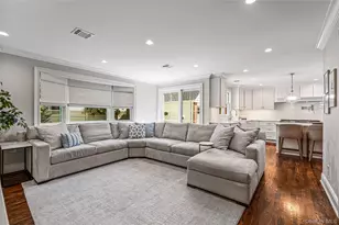 95 Muirfield Rd, Rockville Centre, NY 11570 - Photo 6