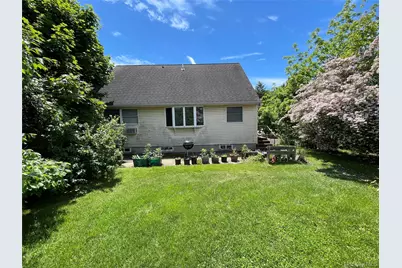 2043 Paddock Road, Seaford, NY 11783 - Photo 20