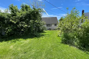 2043 Paddock Rd, Seaford, NY 11783 - Photo 2