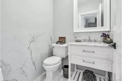 12 Barbara Lane, Glen Cove, NY 11542 - Photo 16