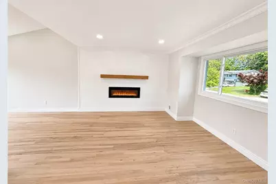 132 Berkeley Avenue, Selden, NY 11784 - Photo 12