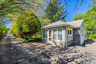 108 Claremont St, Deer Park, NY 11729 - Photo 2