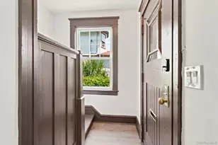 184 W Post Rd, White Plains, NY 10606 - Photo 4