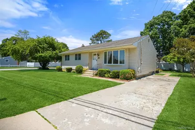 15 Lincoln Avenue, Farmingdale, NY 11735 - Photo 2