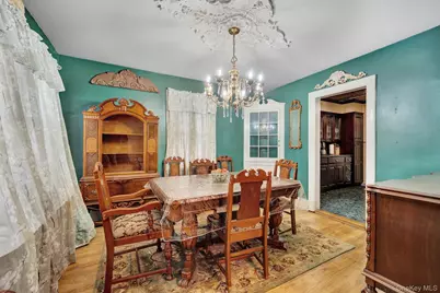 31 Roosevelt Avenue, Hicksville, NY 11801 - Photo 14