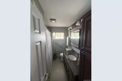555 Parker Avenue, Levittown, NY 11756 - Photo 10