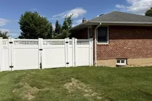 555 Parker Ave, Levittown, NY 11756 - Photo 18