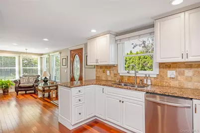 427 Vanderbilt Boulevard, Oakdale, NY 11769 - Photo 6