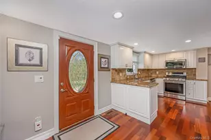 427 Vanderbilt Blvd, Oakdale, NY 11769 - Photo 4
