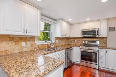 427 Vanderbilt Boulevard, Oakdale, NY 11769 - Photo 8