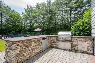 37 Legends Cir, Melville, NY 11747 - Photo 38