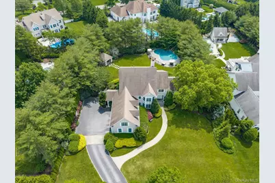 37 Legends Circle, Melville, NY 11747 - Photo 2