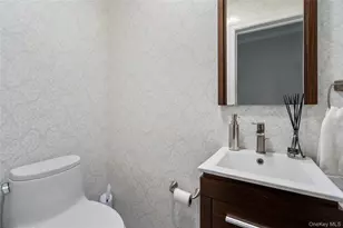 134 Wooleys Ln, Great Neck, NY 11023 - Photo 12