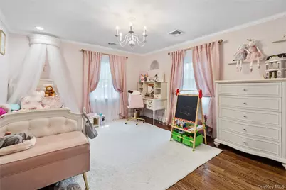 134 Wooleys Lane, Great Neck, NY 11023 - Photo 16