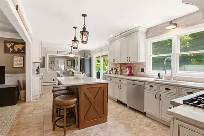 6 Sussex Lane, Stony Brook, NY 11790 - Photo 8
