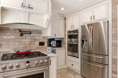 6 Sussex Lane, Stony Brook, NY 11790 - Photo 4