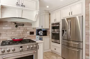 6 Sussex Ln, Stony Brook, NY 11790 - Photo 6