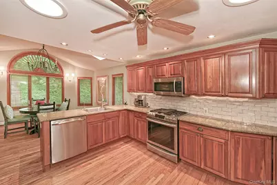 44 Wyoming Drive, Huntington Station, NY 11746 - Photo 16