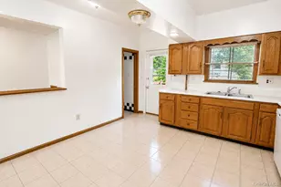 32 Hasbrouck St, Newburgh, NY 12550 - Photo 12
