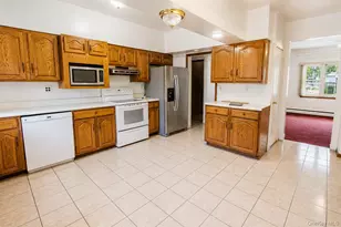 32 Hasbrouck St, Newburgh, NY 12550 - Photo 2