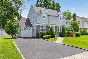 2062 E Webster St, Merrick, NY 11566 - Photo 2