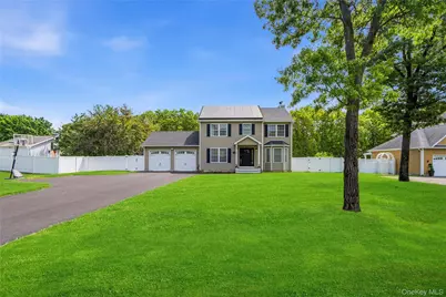 587 Blue Point Road, Holtsville, NY 11742 - Photo 2