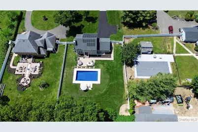 587 Blue Point Road, Holtsville, NY 11742 - Photo 34