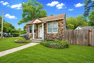 276 Dogwood Rd W, Mastic Beach, NY 11951 - Photo 4