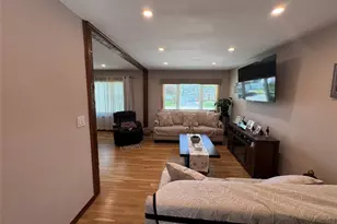 98 W 8th St, Deer Park, NY 11729 - Photo 6