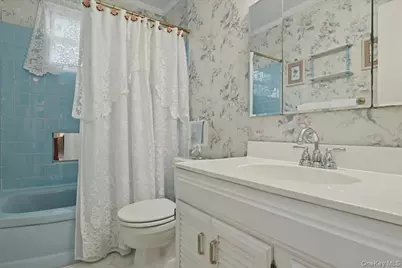 17 Avon Road, Farmingdale, NY 11735 - Photo 24