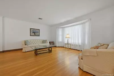 17 Avon Road, Farmingdale, NY 11735 - Photo 4