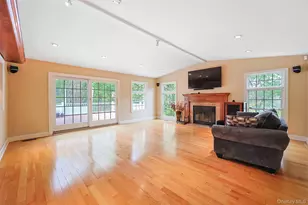24 Timberline Dr, Huntington, NY 11743 - Photo 4