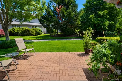 562 Bardini Drive, Melville, NY 11747 - Photo 16
