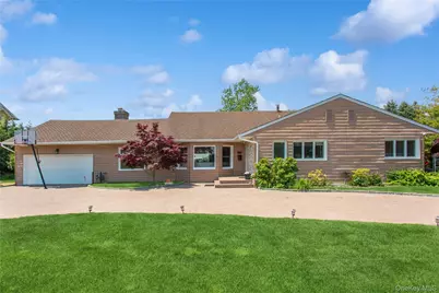 996 Wateredge Place, Hewlett, NY 11557 - Photo 2