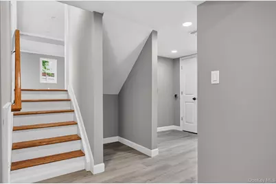 933 N Queens Avenue, Lindenhurst, NY 11757 - Photo 14