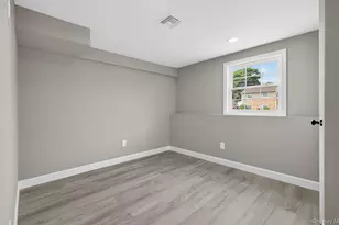 933 N Queens Ave, Lindenhurst, NY 11757 - Photo 16