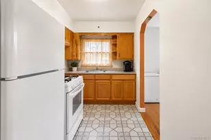 4234 Monticello Ave, Bronx, NY 10466 - Photo 6