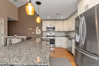 206 Anchor Court, Copiague, NY 11726 - Photo 8