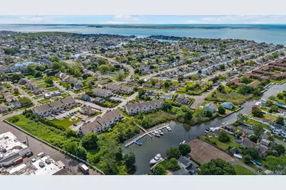206 Anchor Court, Copiague, NY 11726 - Photo 26