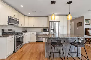 206 Anchor Ct, Copiague, NY 11726 - Photo 4
