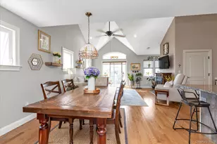 206 Anchor Ct, Copiague, NY 11726 - Photo 6
