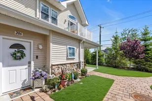 206 Anchor Ct, Copiague, NY 11726 - Photo 16