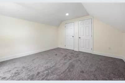 27 Lindner Place, Smithtown, NY 11787 - Photo 20