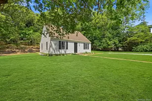 27 Lindner Pl, Smithtown, NY 11787 - Photo 2