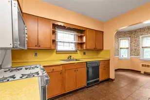 85-22 218th St, Hollis, NY 11427 - Photo 8