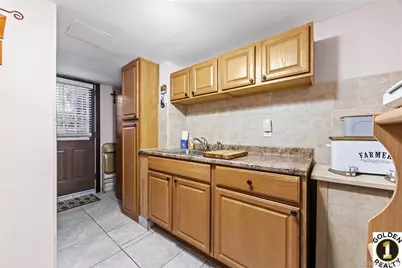 7521 Furmanville Avenue, Middle Village, NY 11379 - Photo 16