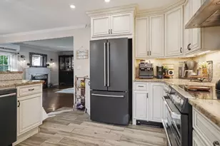 25 Manor Ave, White Plains, NY 10605 - Photo 8