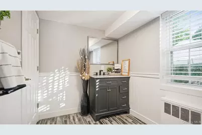 25 Manor Avenue, White Plains, NY 10605 - Photo 32