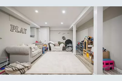 25 Manor Avenue, White Plains, NY 10605 - Photo 34